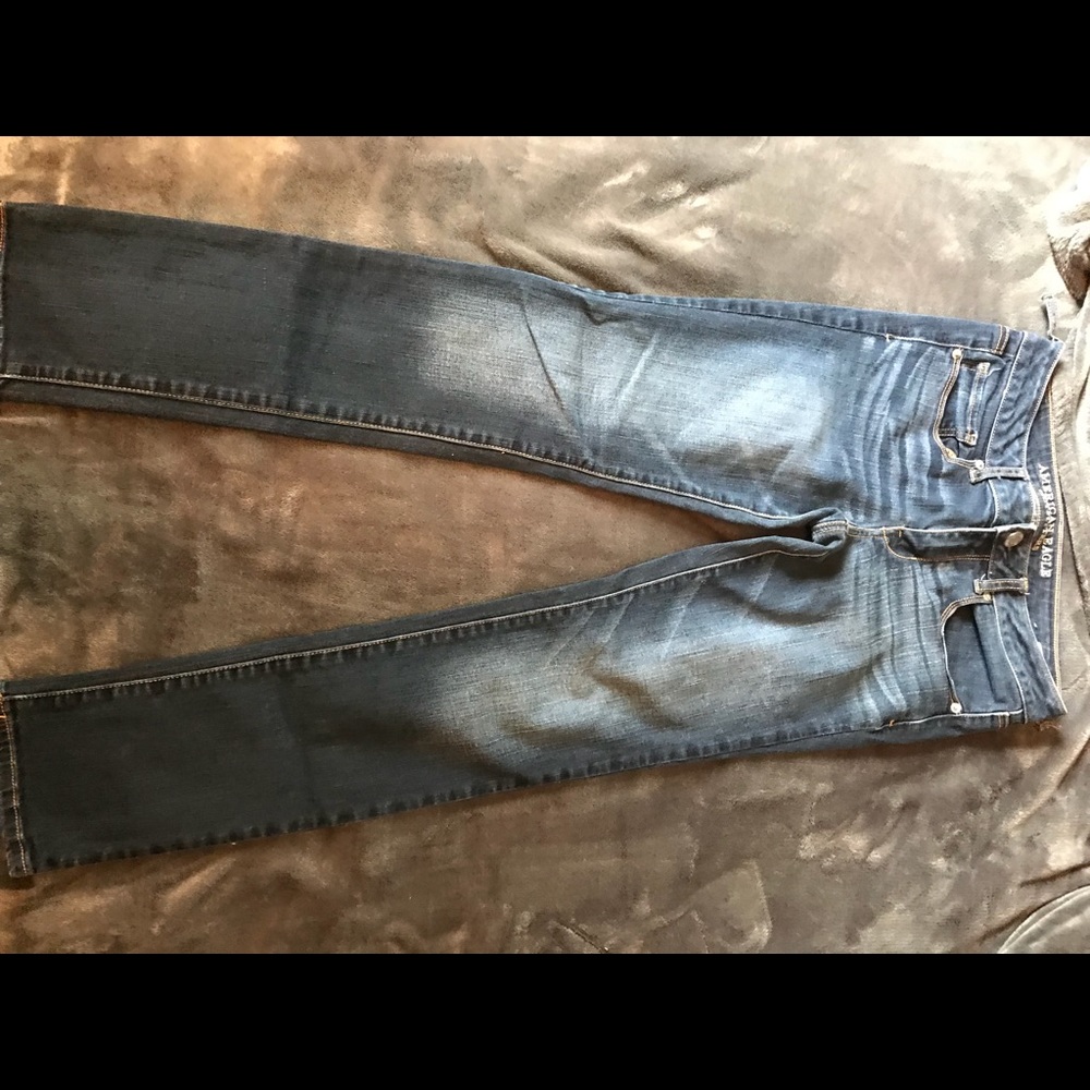 American Eagle • Dark Wash Jeans